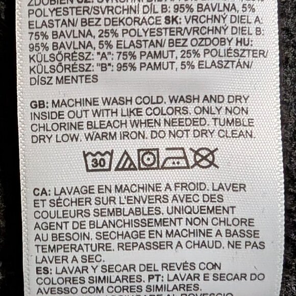 The North Face Graphic Injection Crew Sweatshirt in Black & Metallic Silver - Picture 6 of 14